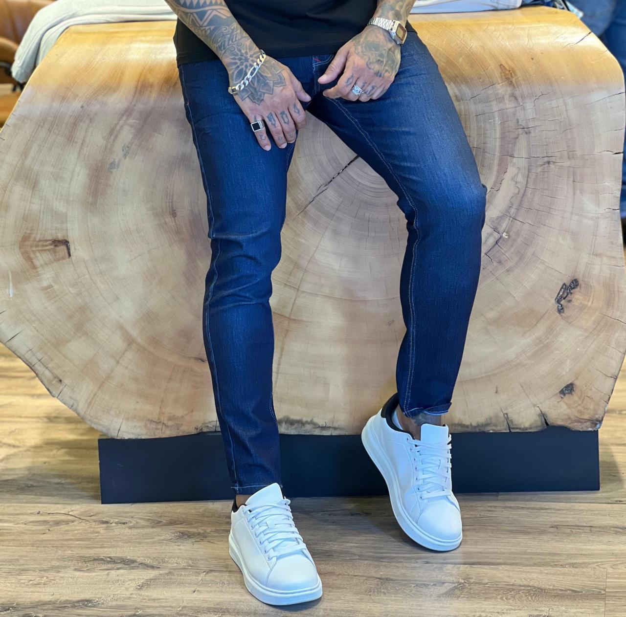 Calça jeans masculina com lavagem especial